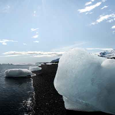 J&ouml;kuls&aacute;rl&oacute;n Diamond Beach  Diamond Beach gro&szlig;er Eisberg